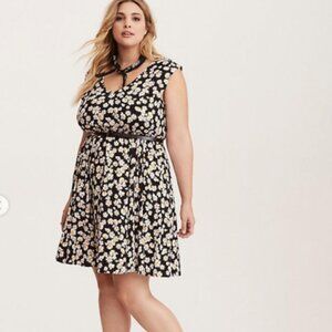 Torrid Multi-Color Daisy Print Challis V-Neck Skater Dress 2x With Belt